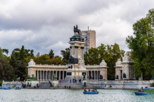 Alla scoperta del Parco del Retiro: oasi verde nel cuore di Madrid