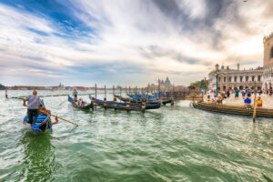 Come muoversi a Venezia: vaporetto, a piedi e altre opzioni